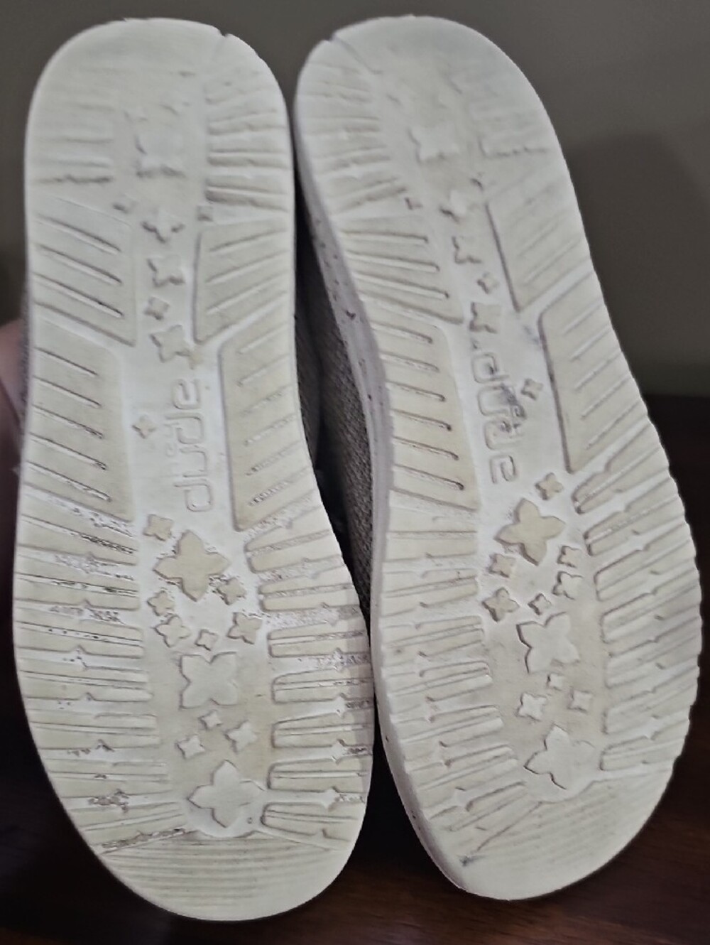 Kids Hey Dudes Wally Slip-On Shoes Size 4 - Picture 4 of 5